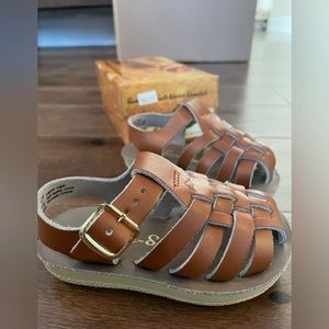 Saltwater sandals, Sailor size 5 in tan